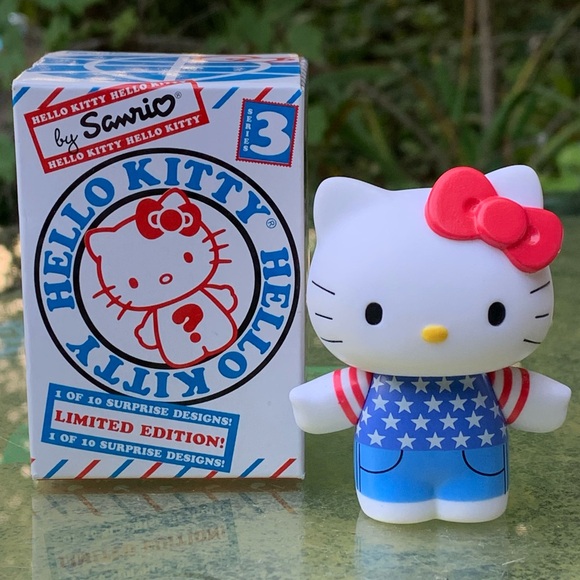 SANRIO HELLO KITTY x URBAN OUTFITTERS Series 3 LE BLIND BOX VINYL FIGURE - USA! - Picture 1 of 4